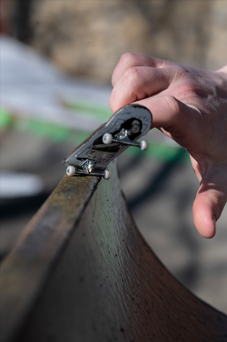 Blackriver Fingerboard 3.0 RAWmon Trucks Without Tool - Ramon Angelow Signature