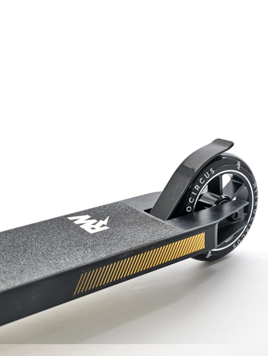 激レアJUNIOR DAN - Mr. Big Shot / Rowe Bot Nitro Circus R-Willy Junior Replica Scooter – The Vault Pro