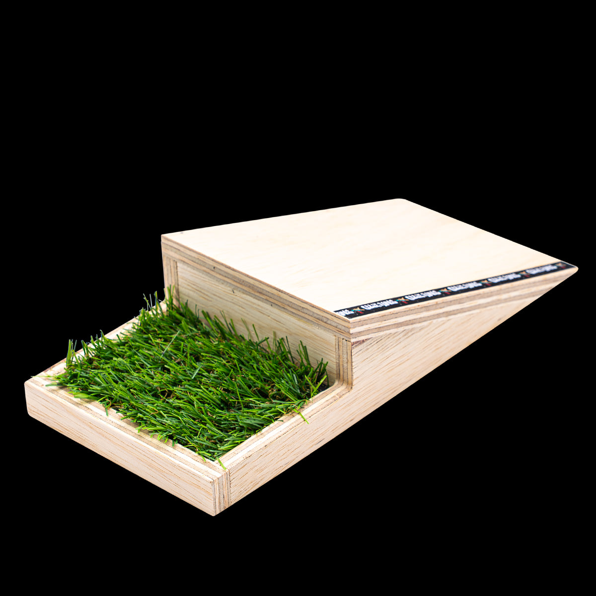Ollie Fingerboard Ramp - Kicker Gap over Grass