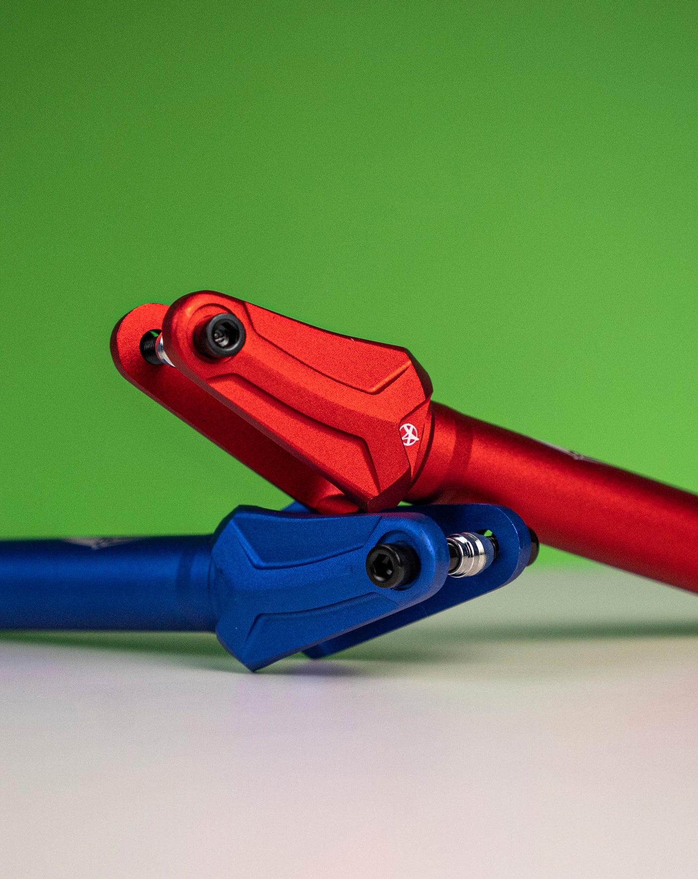 color:red