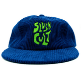 Gorra de pana de 6 paneles de Slushcult - Logotipo apilado