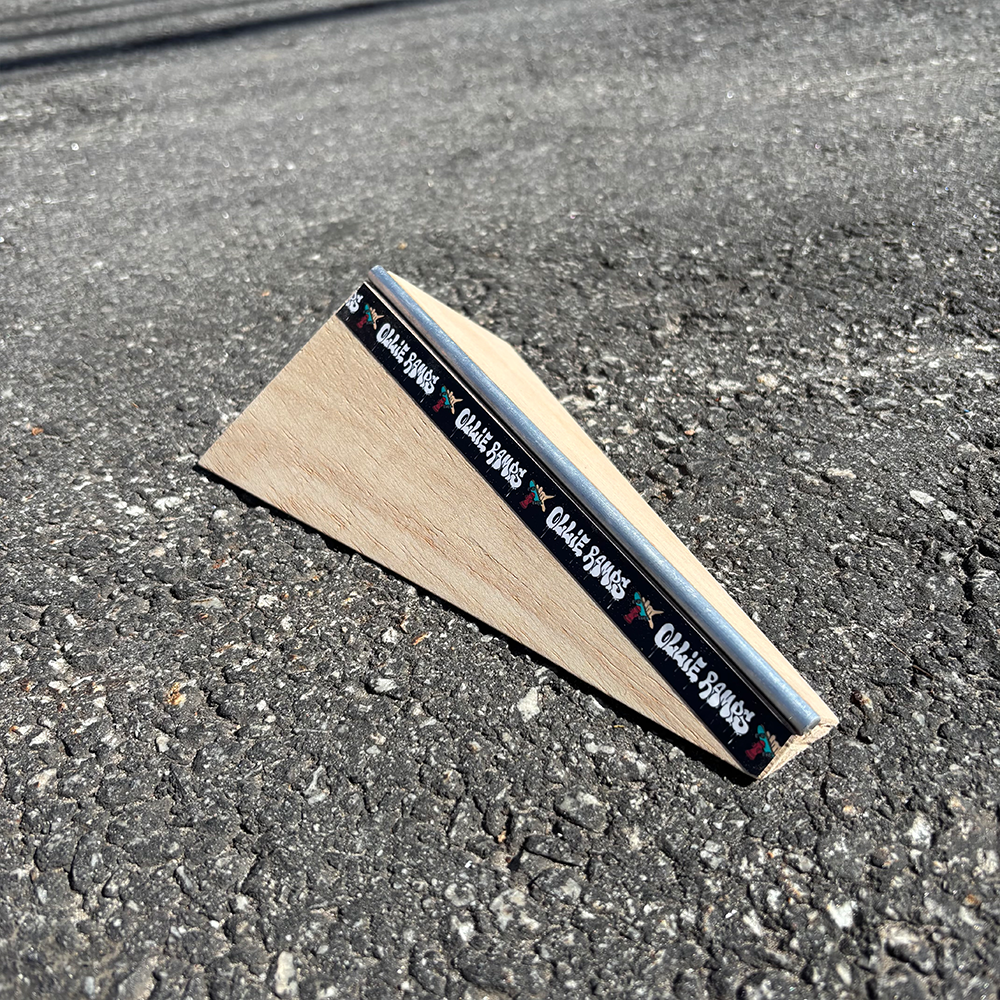 Ollie Fingerboard Ramps - Banked Up Rail